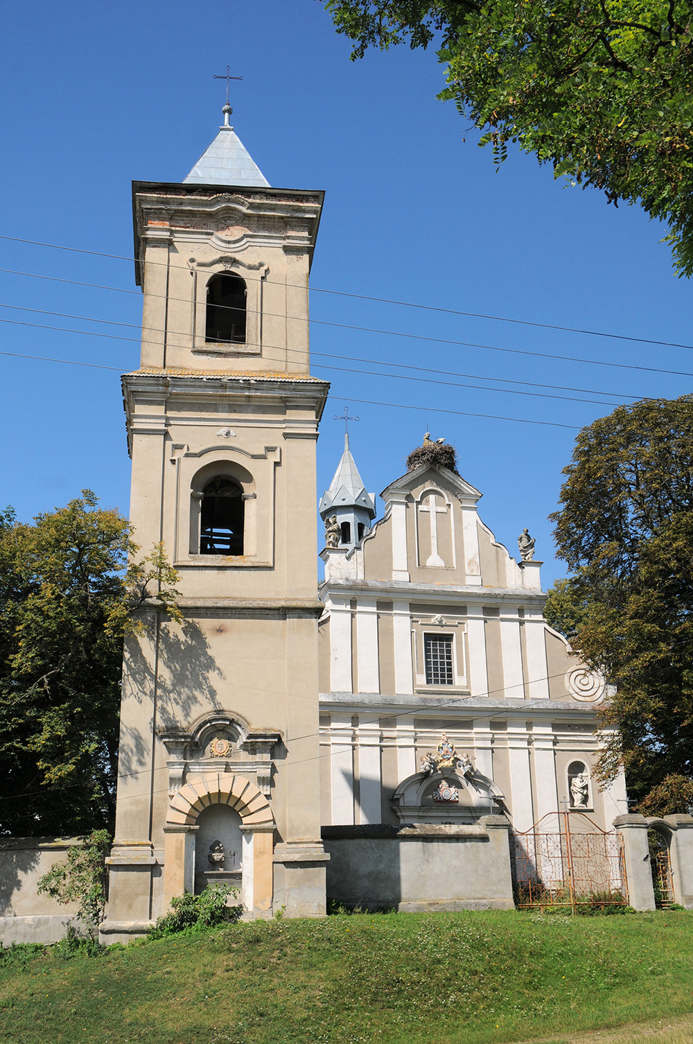 Костел і дзвіниця у с. Устя-Зелене. 1718–40